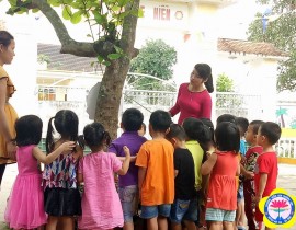 Cô Nguyễn Thị Thu Hiền dạy HĐNT " Cho trẻ quan sát Cây Bàng"